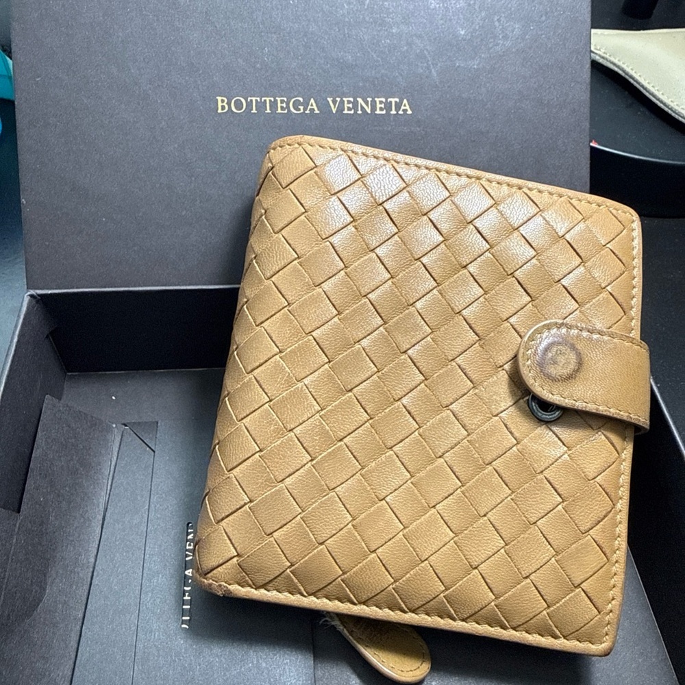 On SALE!🎉 Bottega Veneta Brown Intrecciato Leather Wallet Snap Zip Compact